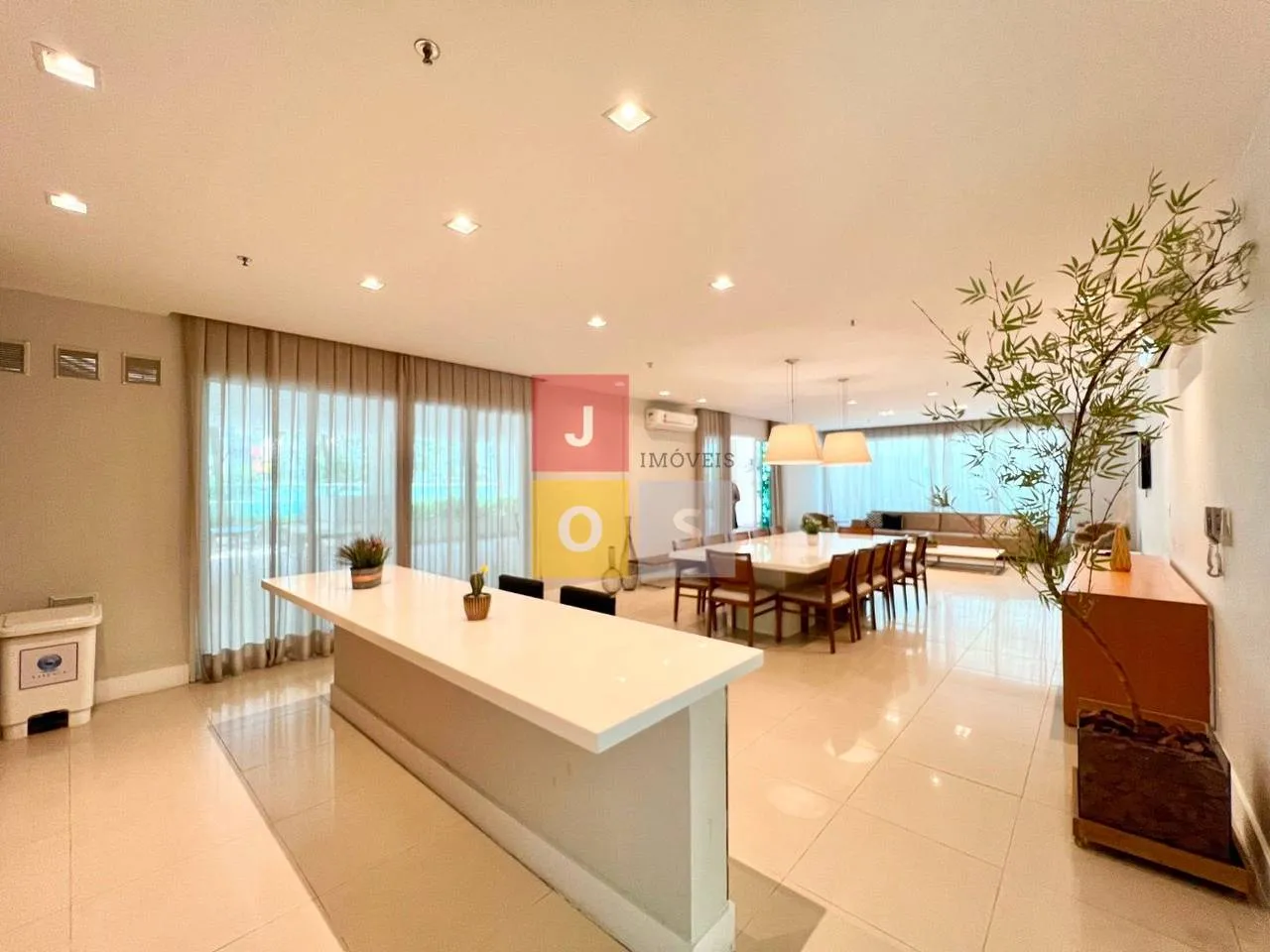 Furnished 4-bedroom suite apartment with 156 m² — photo 56