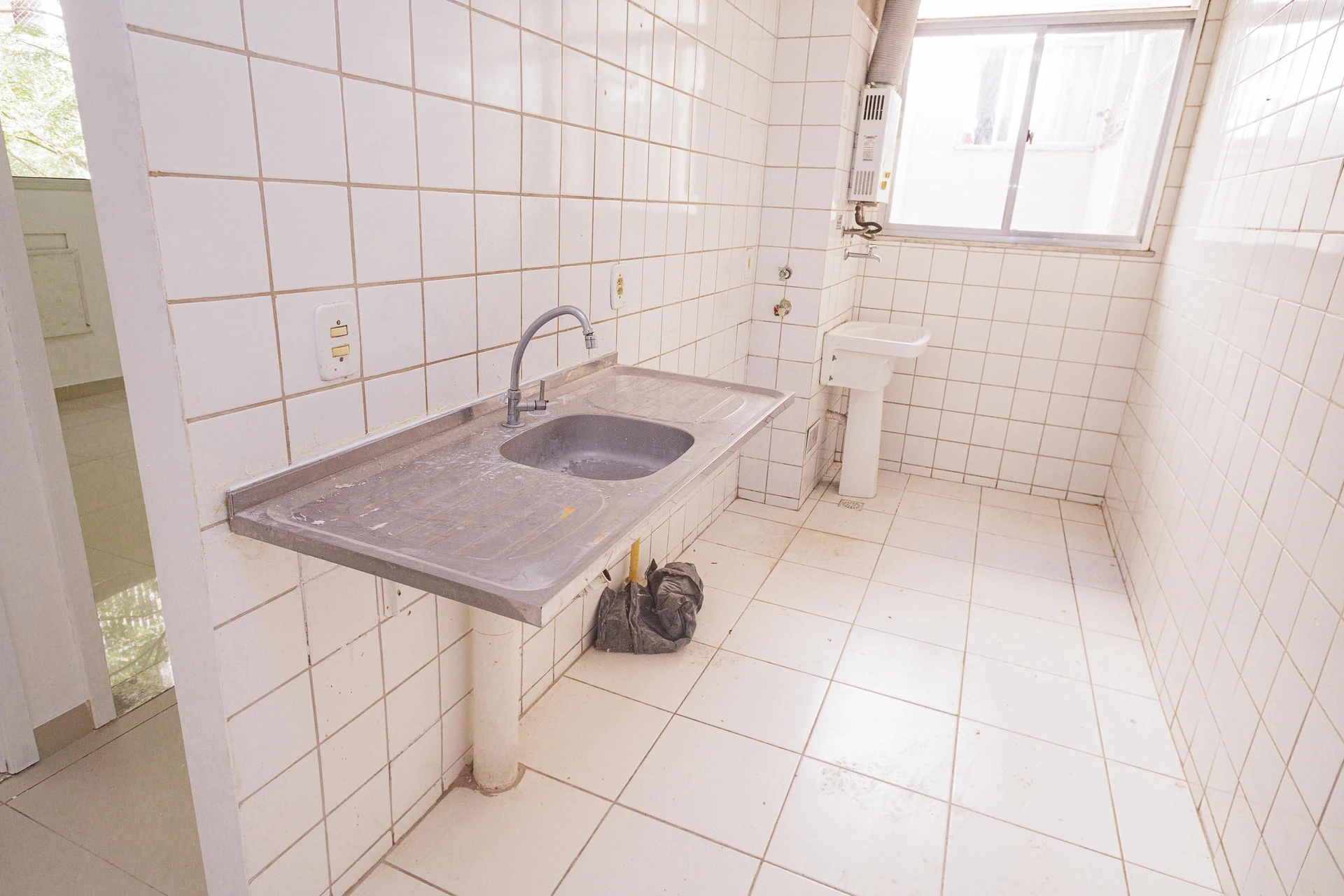 Unfurnished 2-bedroom apartment with 1 bathroom and parking — photo 21