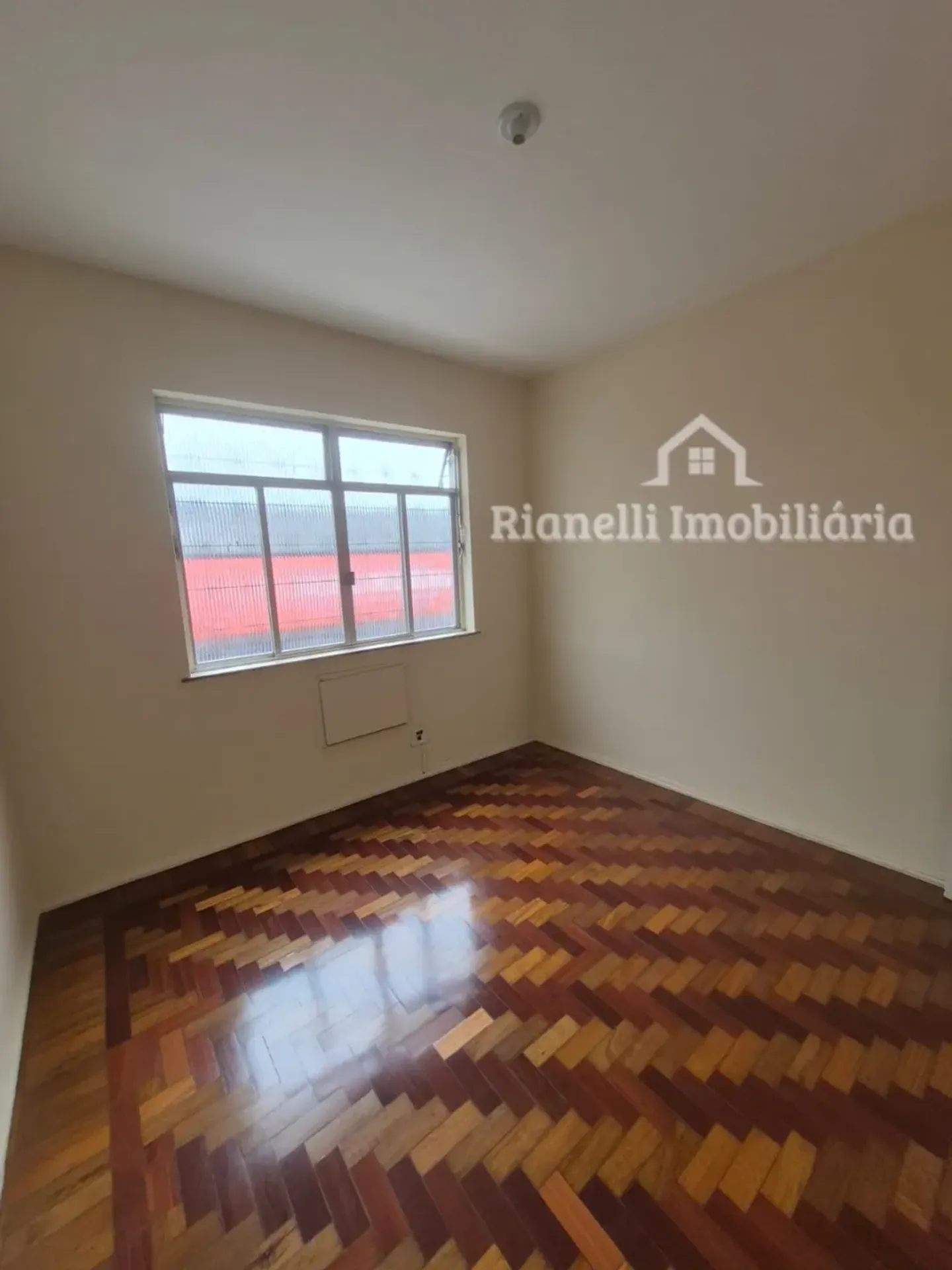 Apartment, 65 m², with wood or laminate floors — photo 3