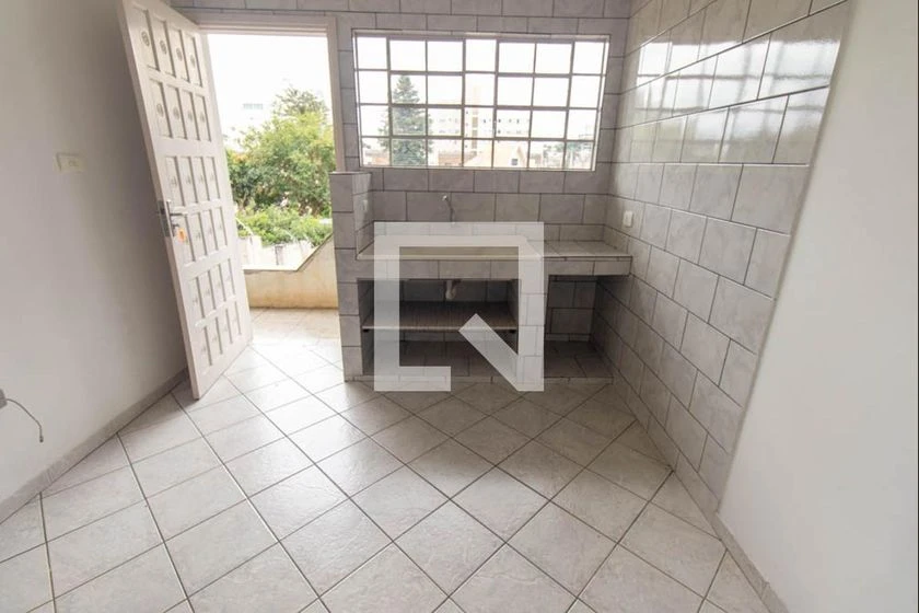 Unfurnished studio rental with 1 bedroom and private kitchen — photo 3