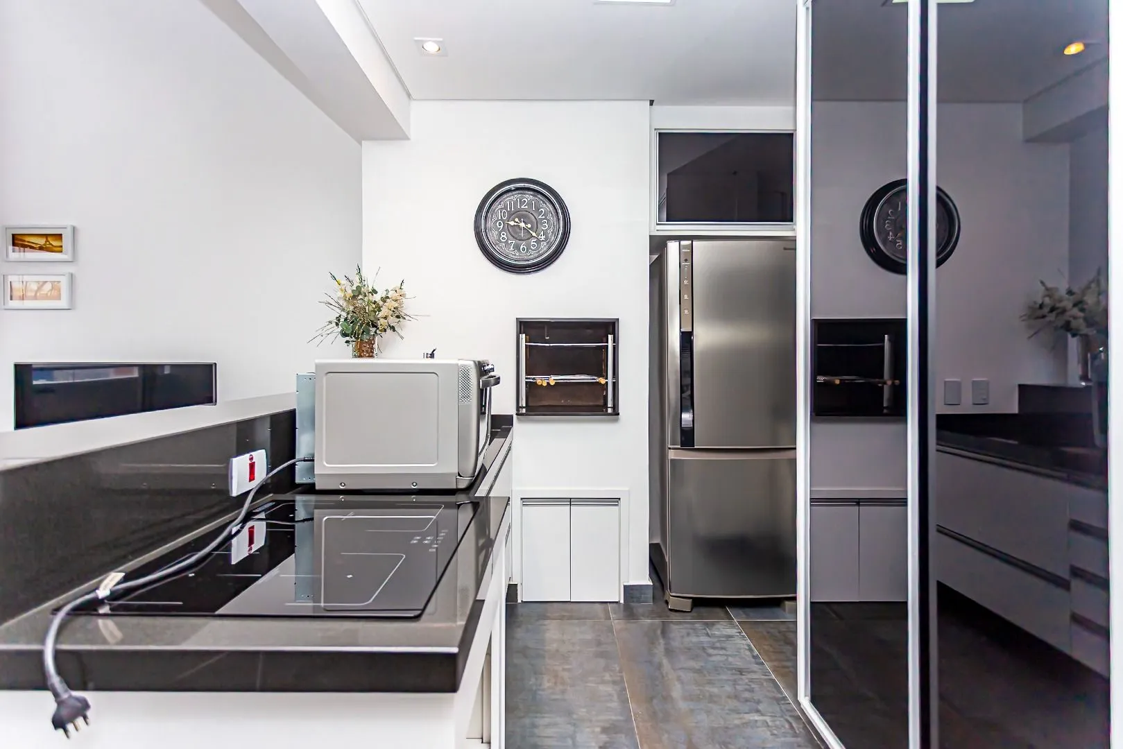 78 m² apartment with floor-to-ceiling windows and a bathtub — photo 9