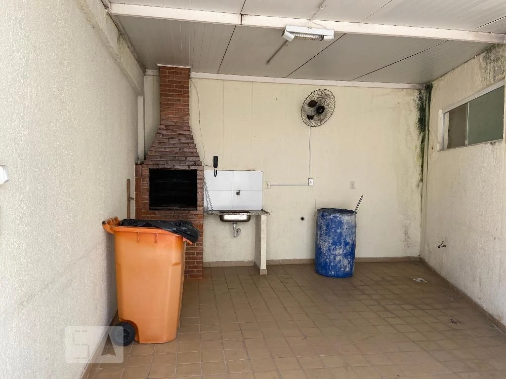 2-bedroom apartment in a building with a pool — photo 36