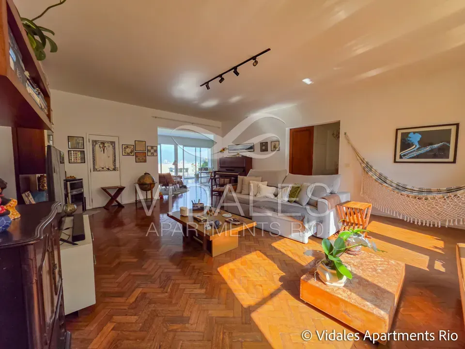 Furnished 715 m² apartment with 4 en-suite bedrooms — photo 12