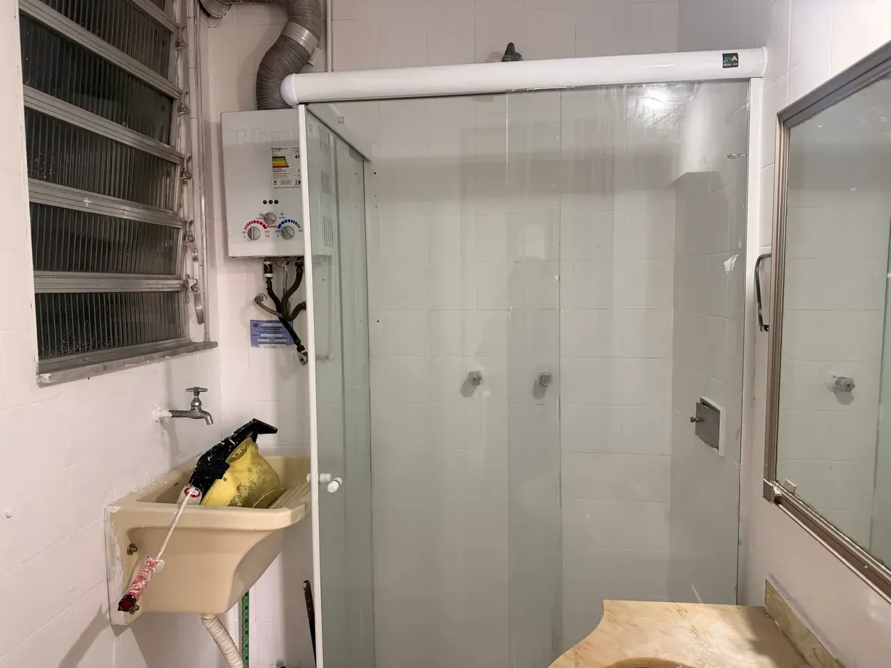 2-bedroom apartment with 1 bathroom and glass shower — photo 16