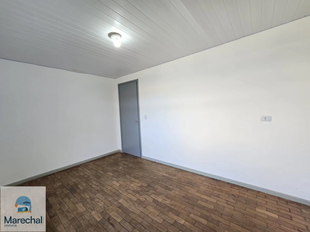 Balcony with a grill in a 2-bedroom house, 110 m² — photo 4