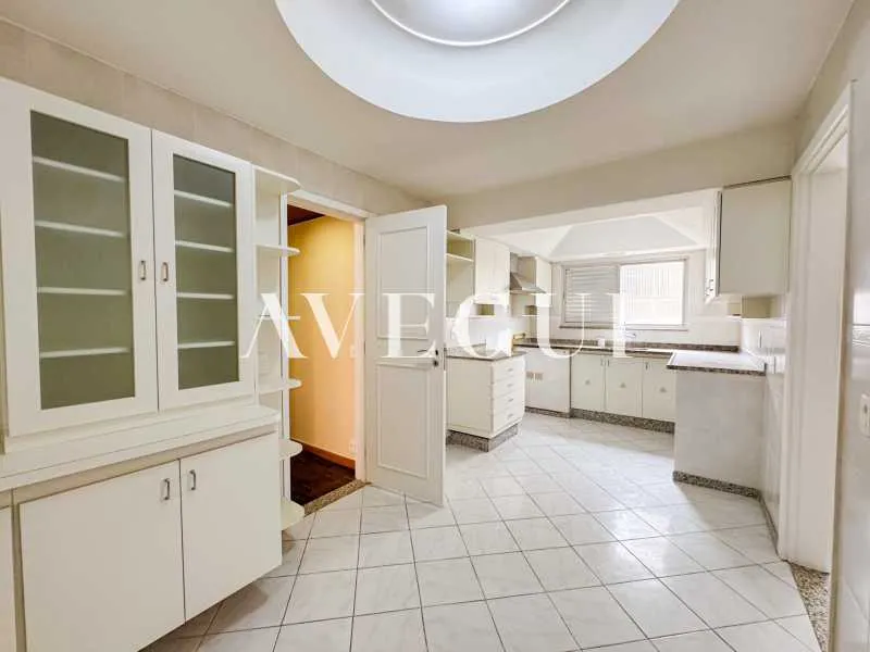 Apartment with 3 bedrooms and 4 bathrooms — photo 25
