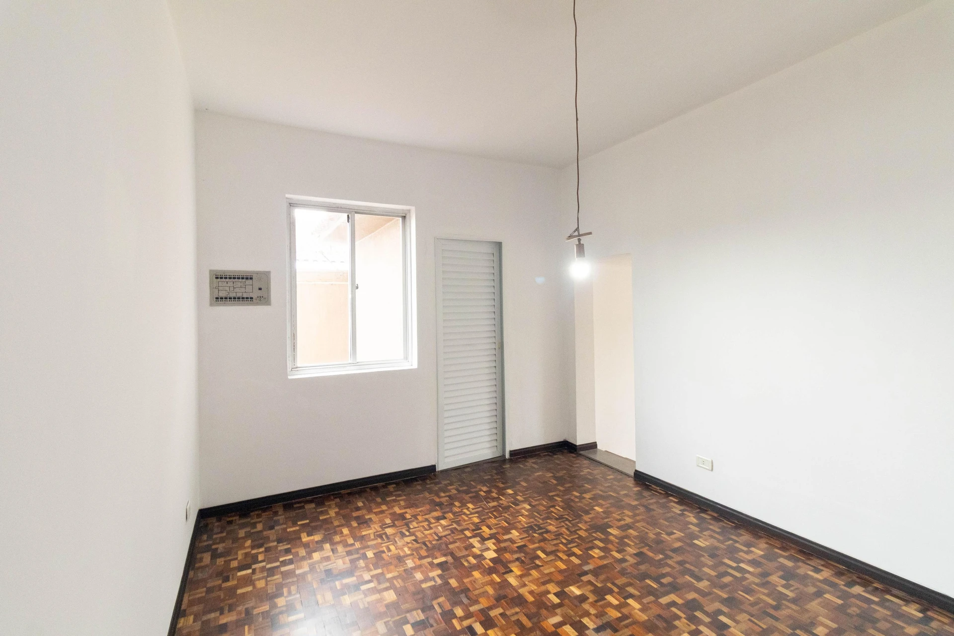 House, 195 m², with floor-to-ceiling windows — photo 26
