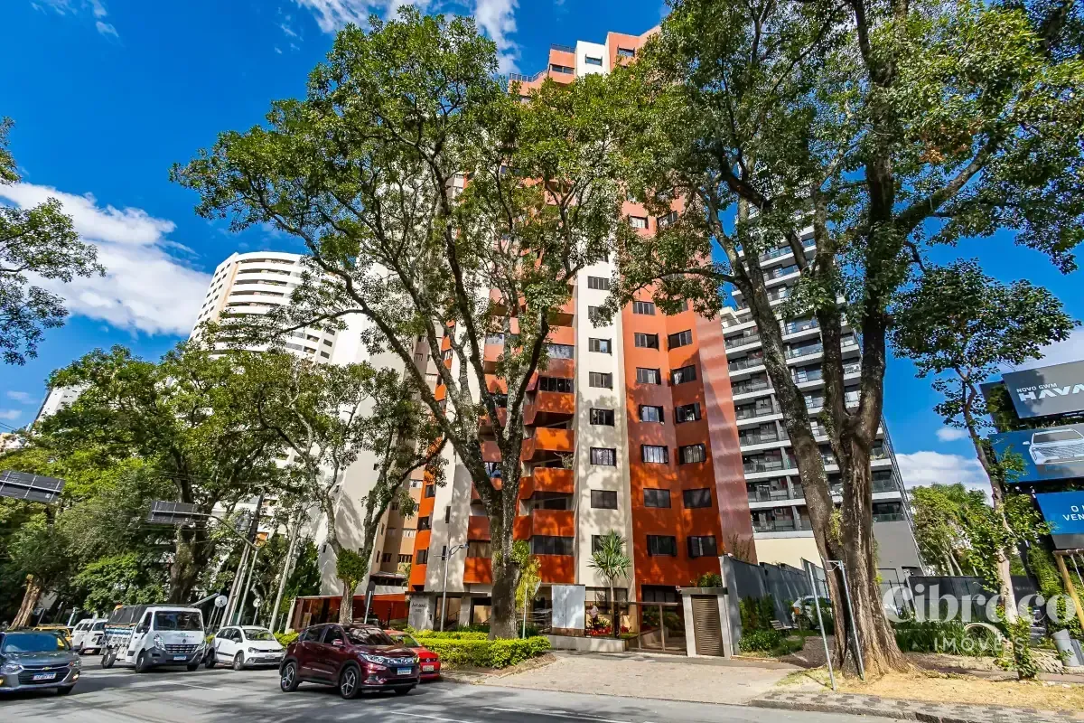 Apartamento de 250 m² com 3 quartos e sacada