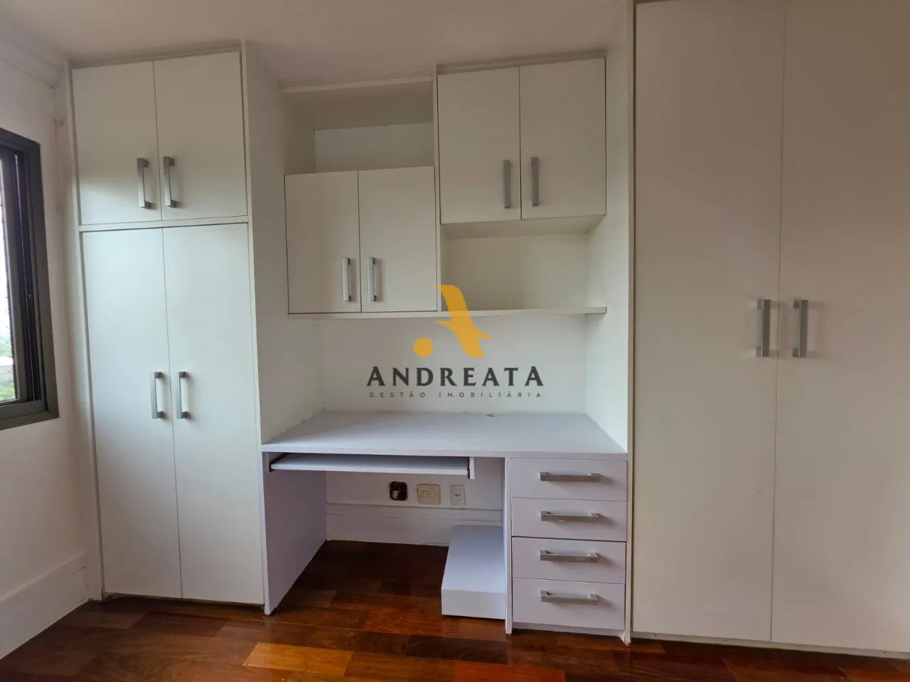 Apartment on the 5th floor with a glass-enclosed balcony — photo 4