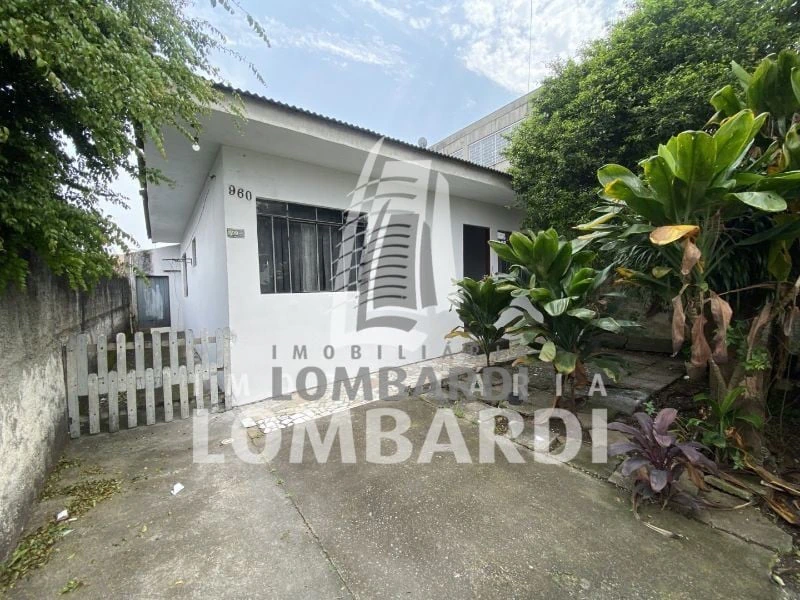 2-bedroom house with wood or laminate floors in Curitiba