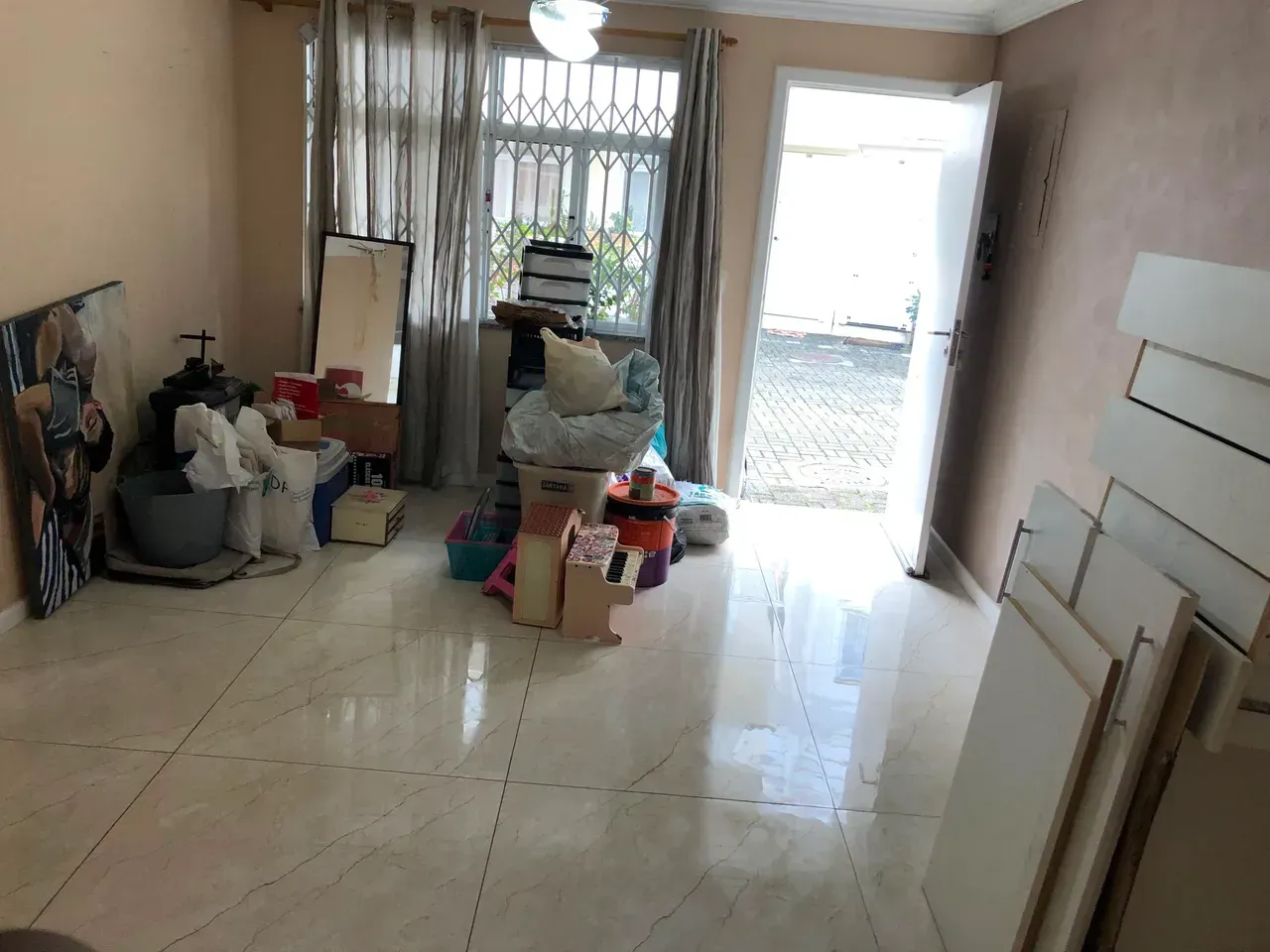Casa com 3 quartos e 4 banheiros com cozinha fechada — photo 2