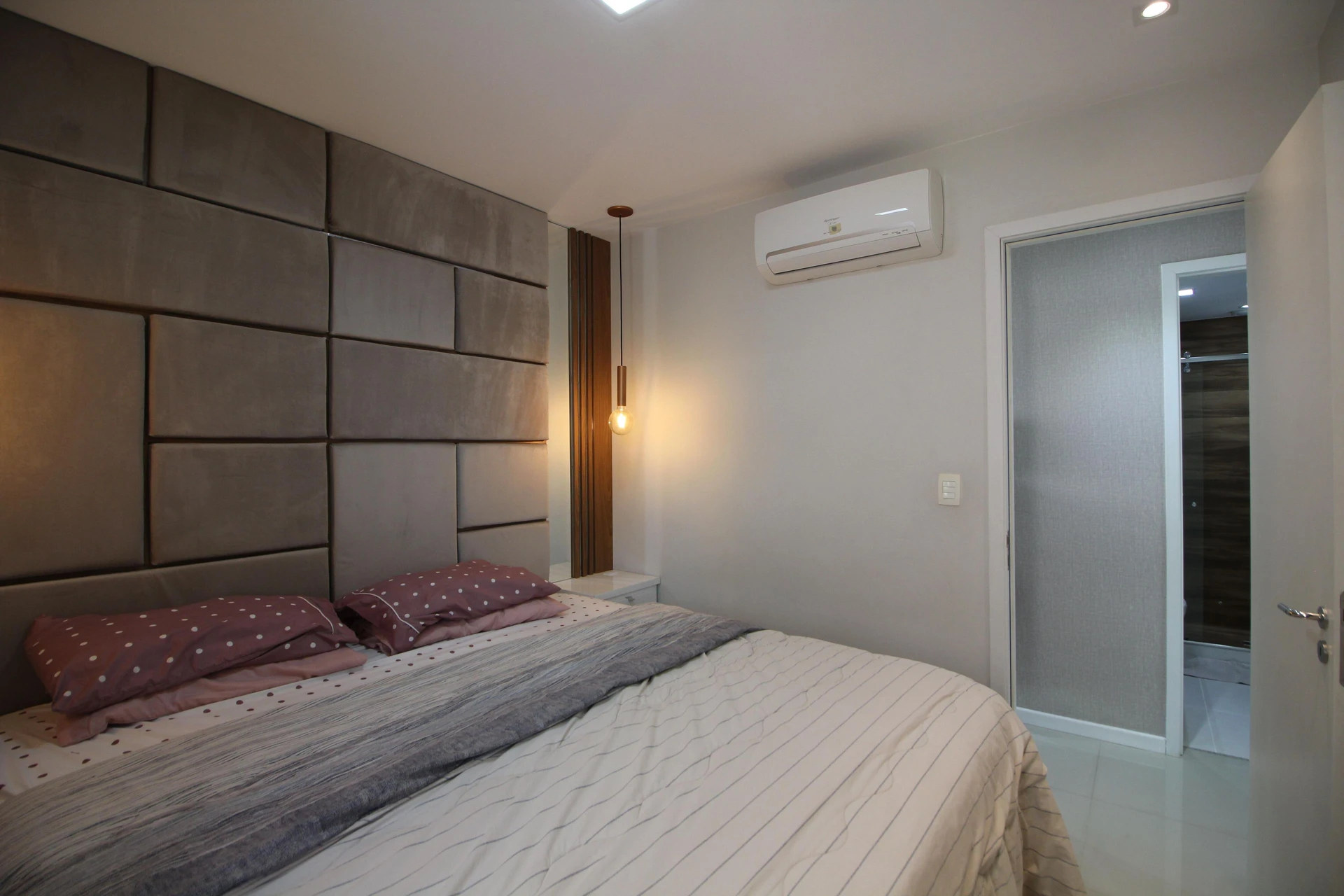 Rental apartment with 4 bedrooms and 4 bathrooms — photo 42
