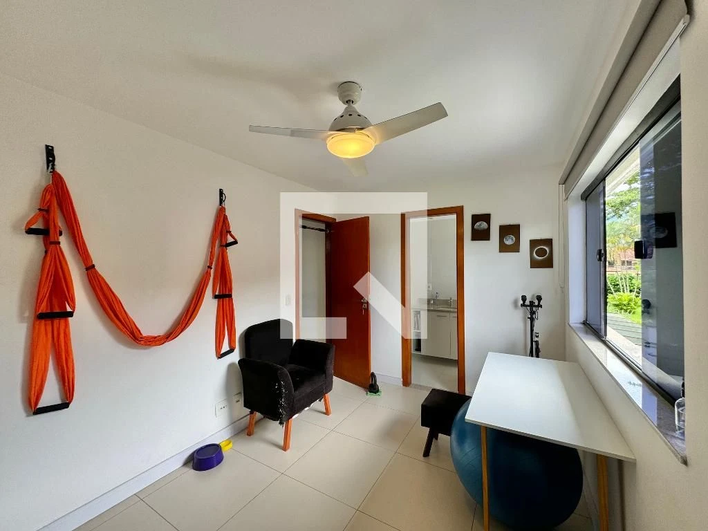 138 m² house with a home office and a walk-in closet — photo 36