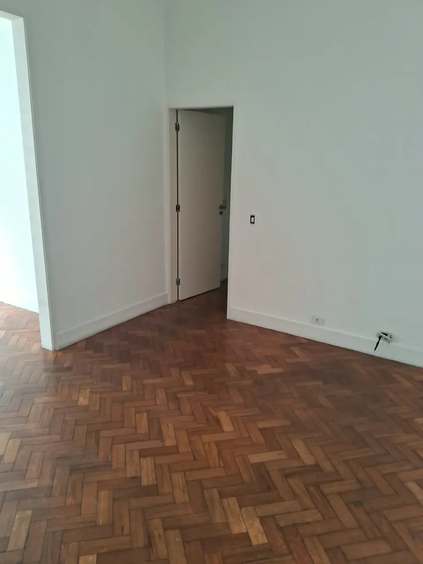Apartment on the 5th floor with wood or laminate floors — photo 11