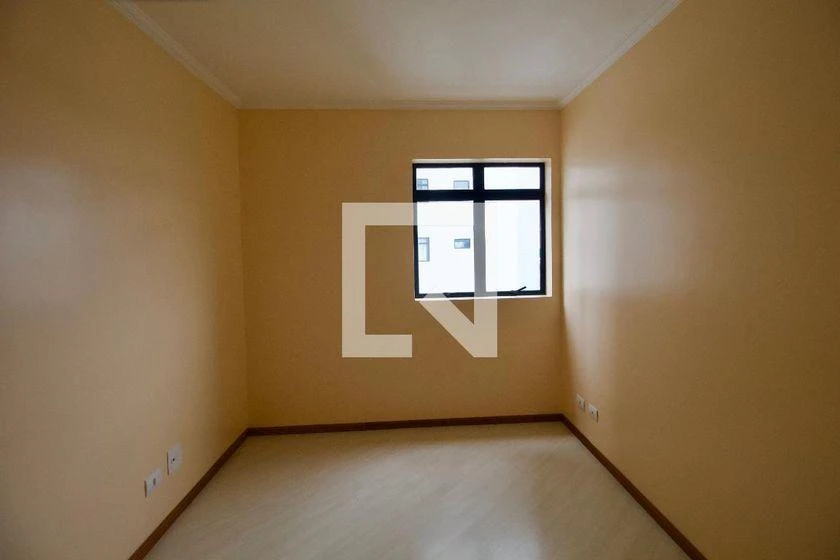 147 m² apartment with a home office and a bathtub — photo 23