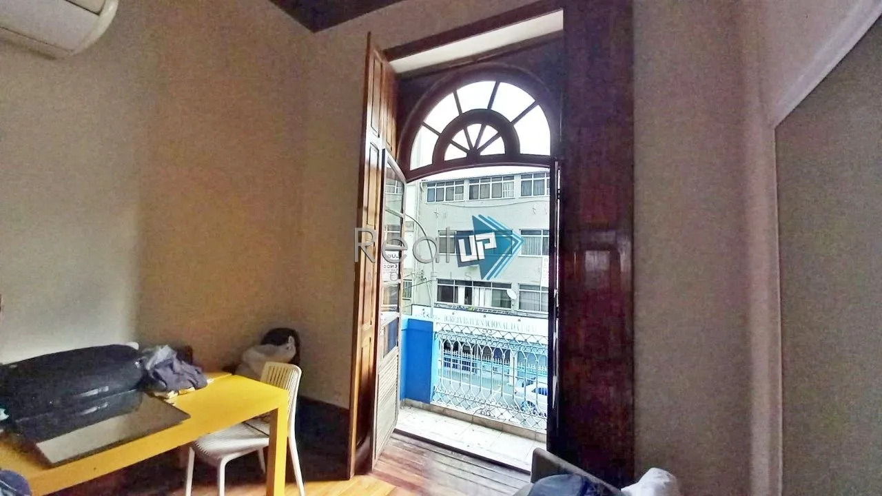 Colonial-style house with 3 bedrooms and a balcony — photo 10