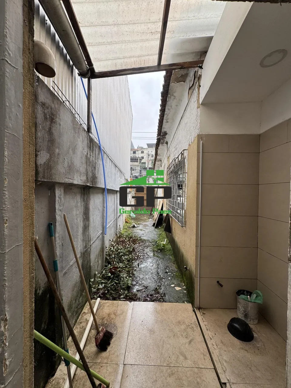 Casa sem mobília com 4 quartos e 2 banheiros — photo 4