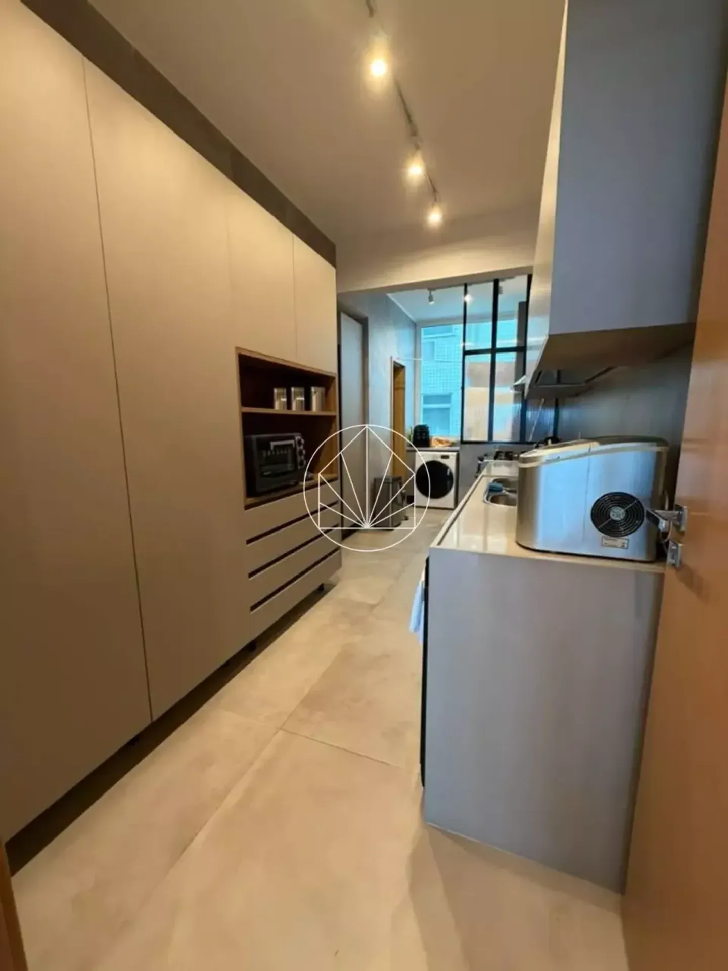 Furnished 160 m² apartment with 3 en-suite bedrooms — photo 15