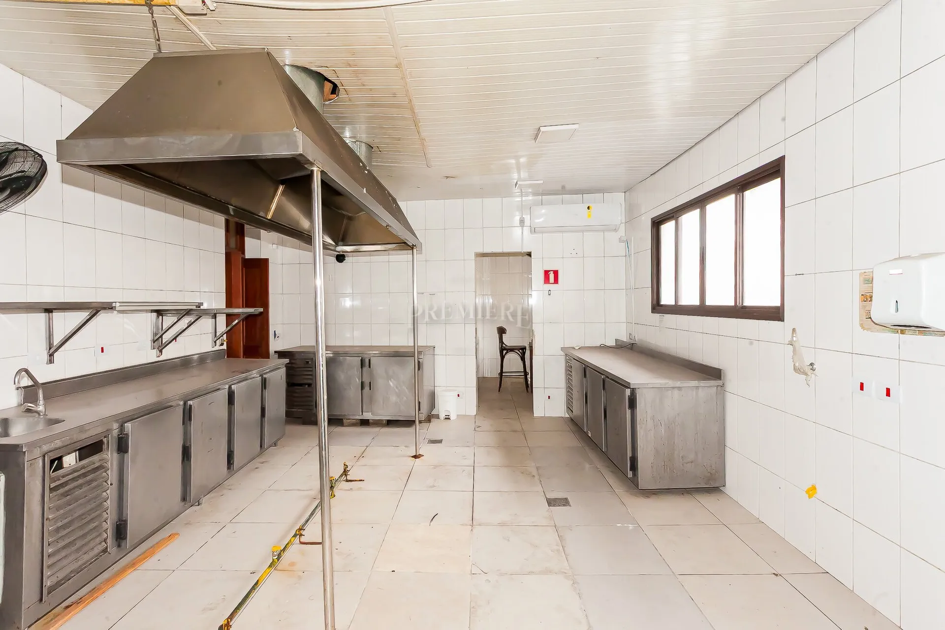 Будинок: 5 спалень, 452 м² — photo 3