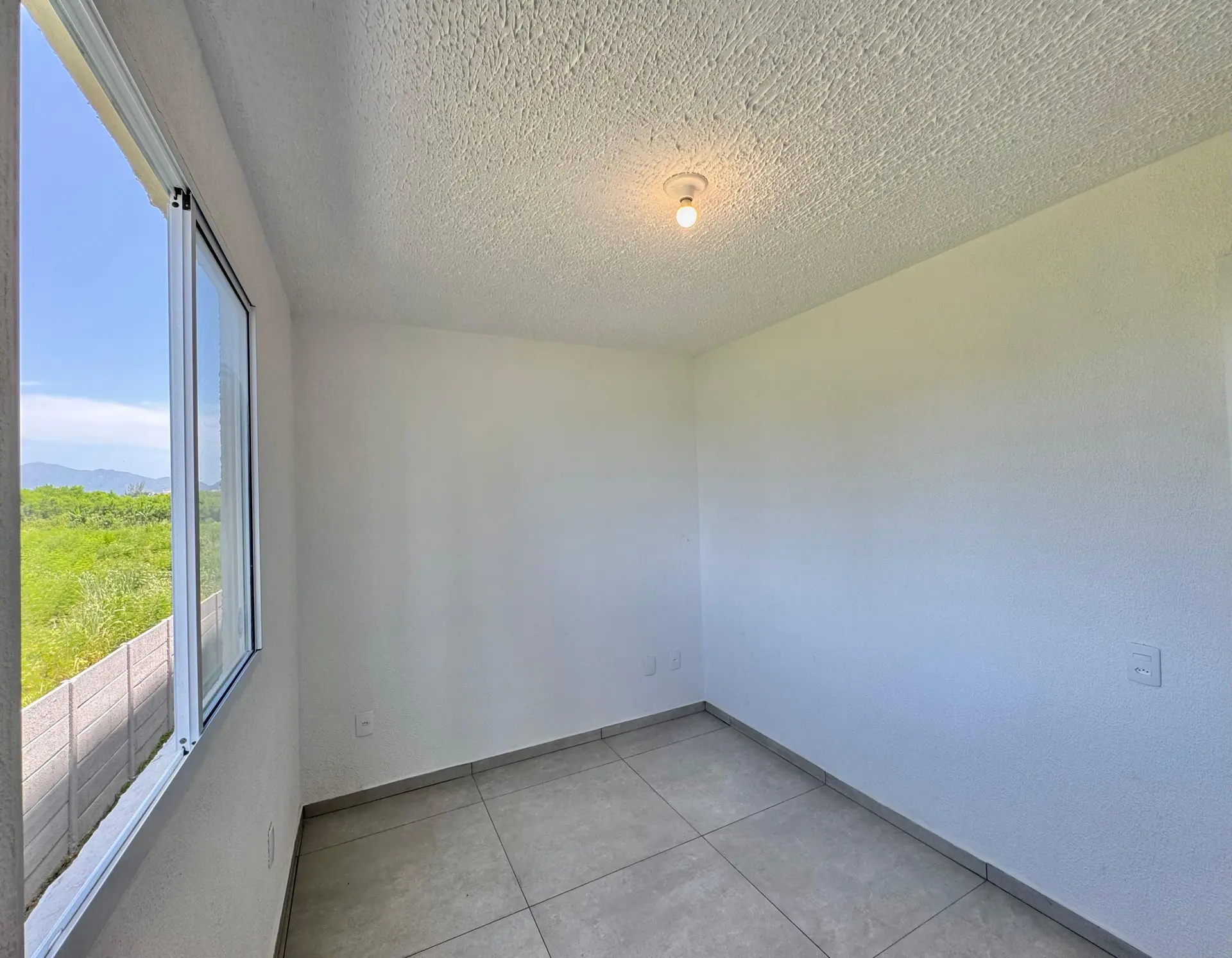 Unfurnished apartment with closed kitchen and 2 bedrooms — photo 18
