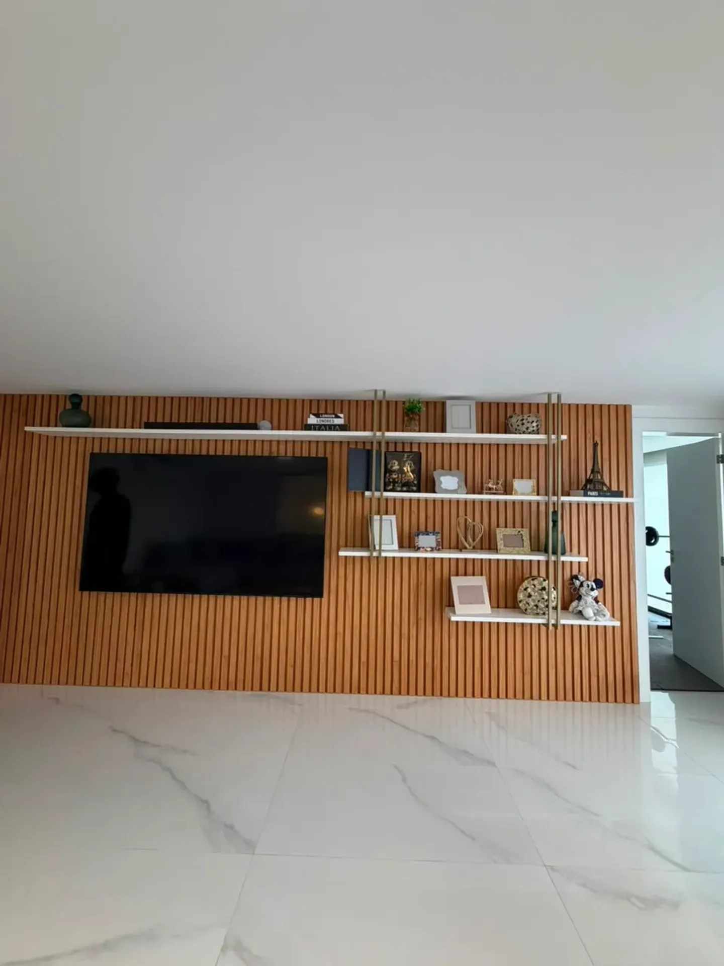 Furnished triplex home with 5 en-suite bedrooms and 600 m² — photo 5
