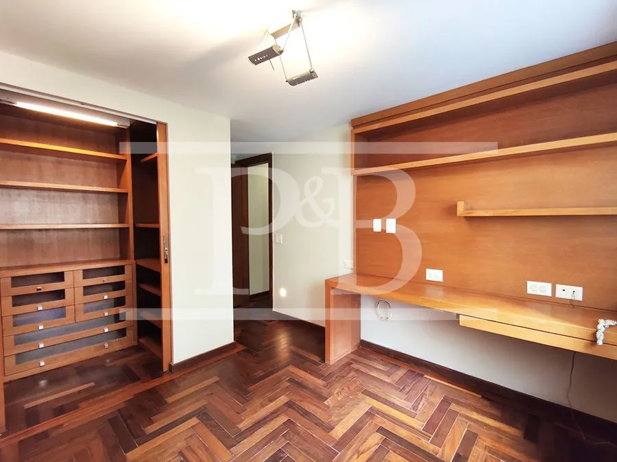 Penthouse with 4 bedrooms and 4 baths, 539 m² — photo 40