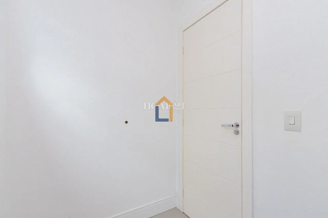 Furnished 470 m² house with 4 bedrooms and private garden — photo 3