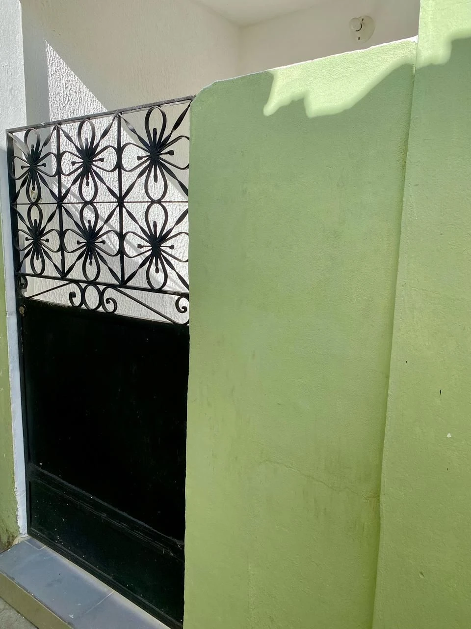 Casa para alugar sem mobília, 1 quarto e varanda