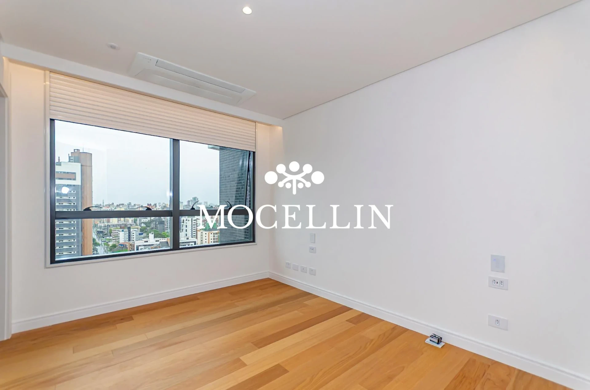 Floor-to-ceiling windows in a 3-bedroom apartment, 242 m² — photo 3