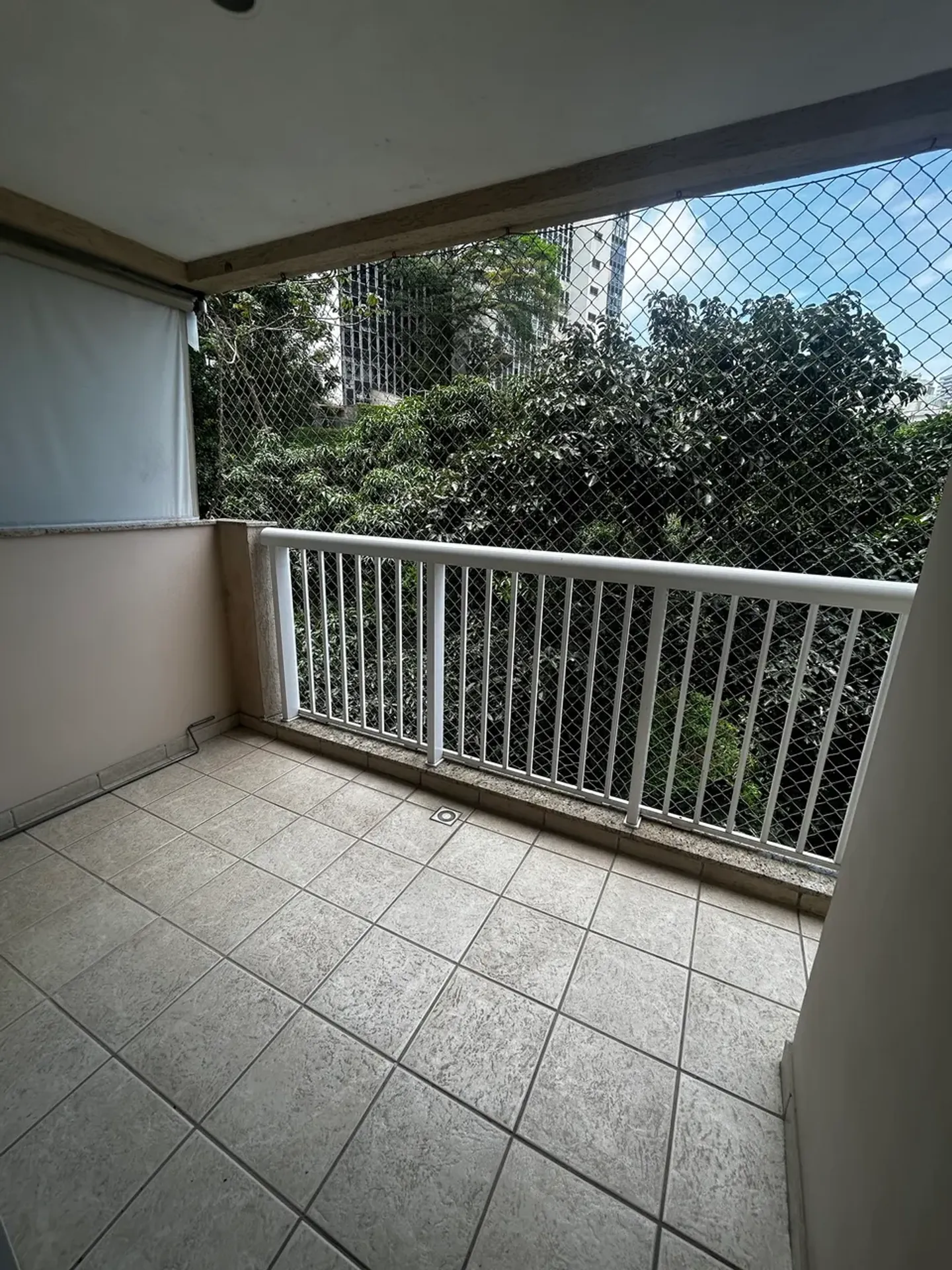 Glass-enclosed balcony in a 3-bedroom apartment, 100 m² — photo 10