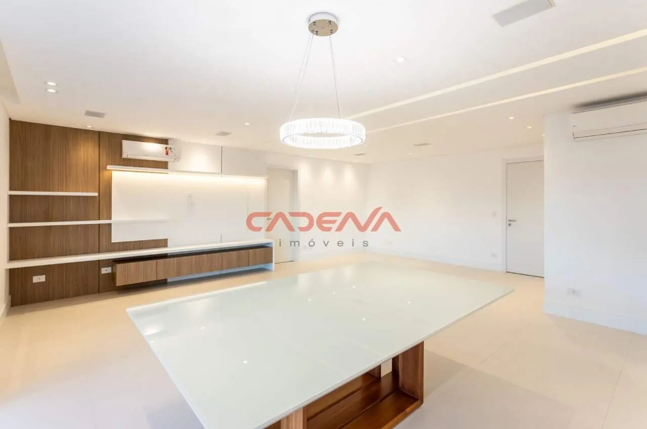 Unfurnished 4-bedroom apartment with private BBQ — photo 3