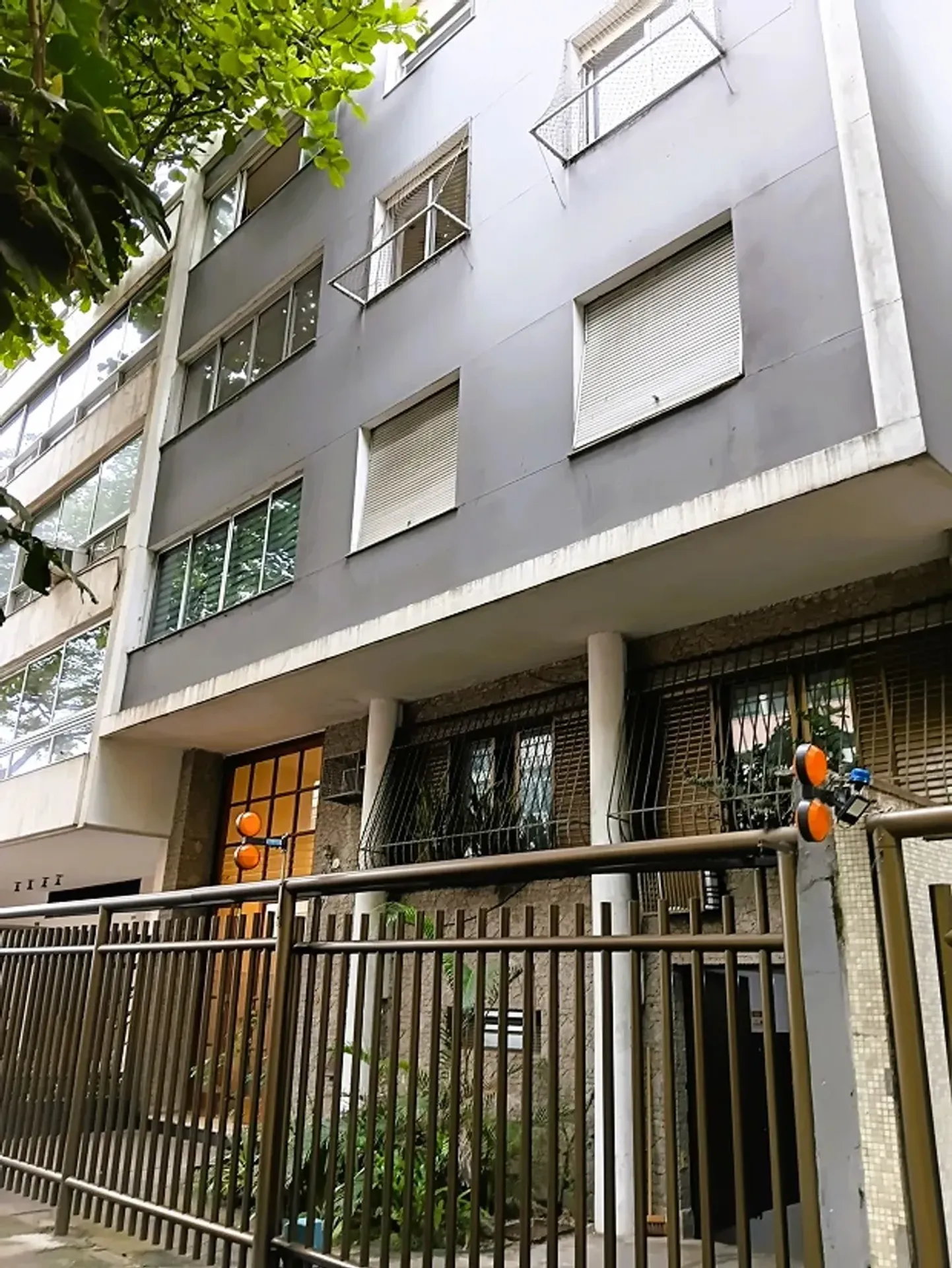 Furnished apartment with open-plan kitchen and 3 bedrooms — photo 2