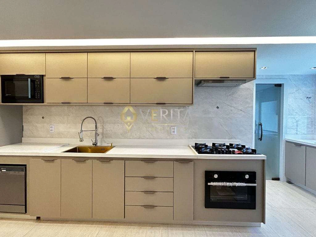 Furnished 3-suite apartment with private BBQ — photo 23