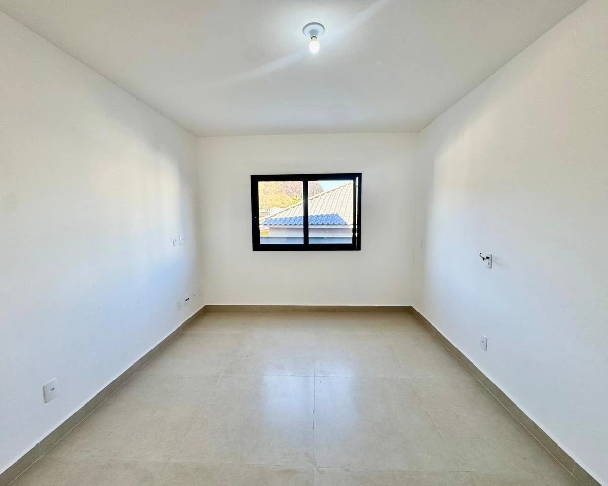 House, 240 m², with a glass-enclosed balcony — photo 40