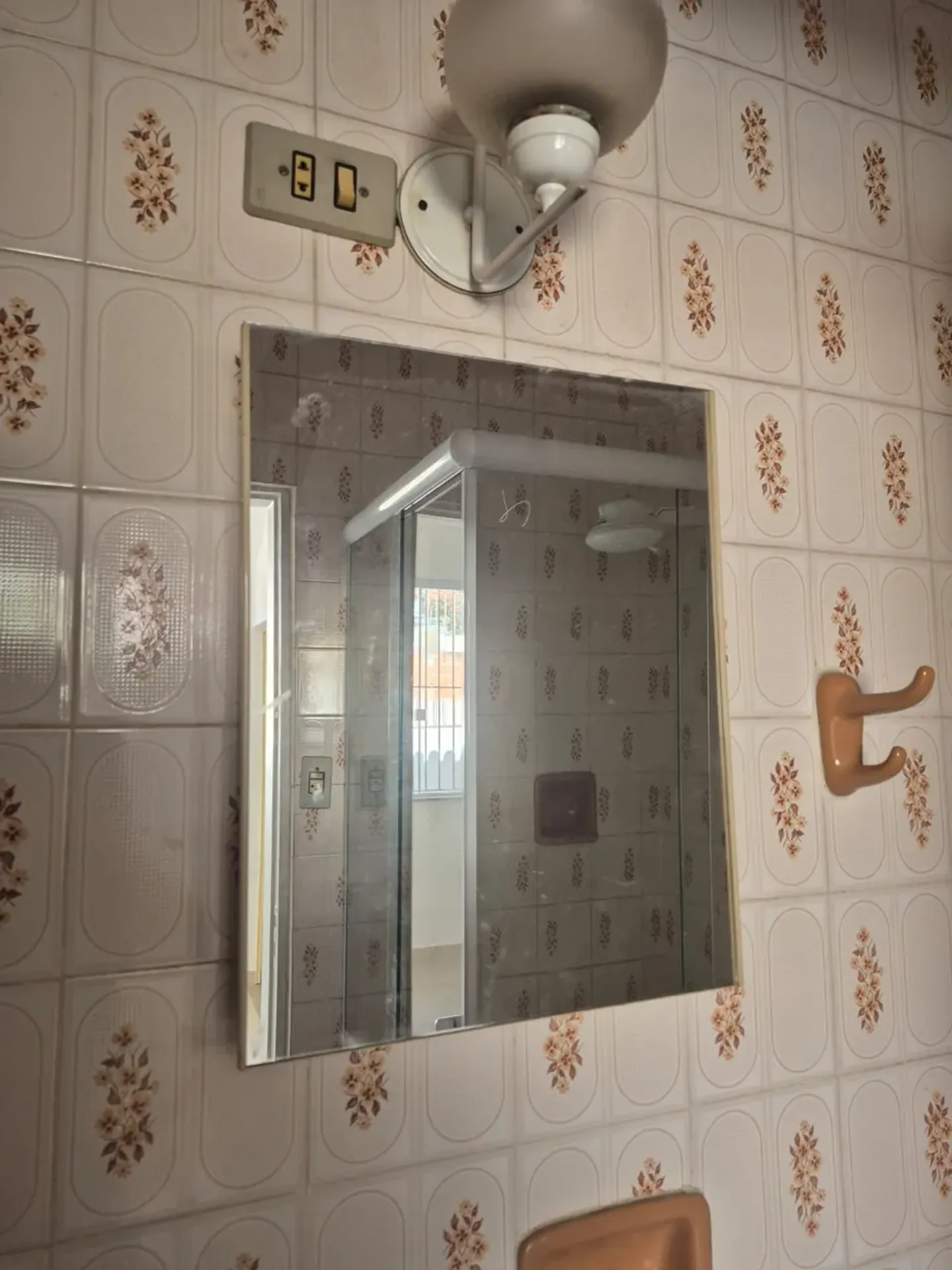 Apartamento sem mobília com cozinha planejada e tanque — photo 30