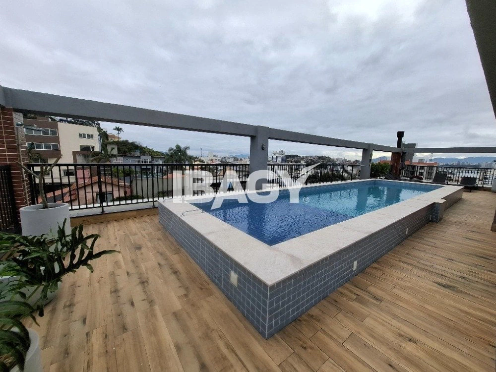 Studio in a building with a pool — photo 5