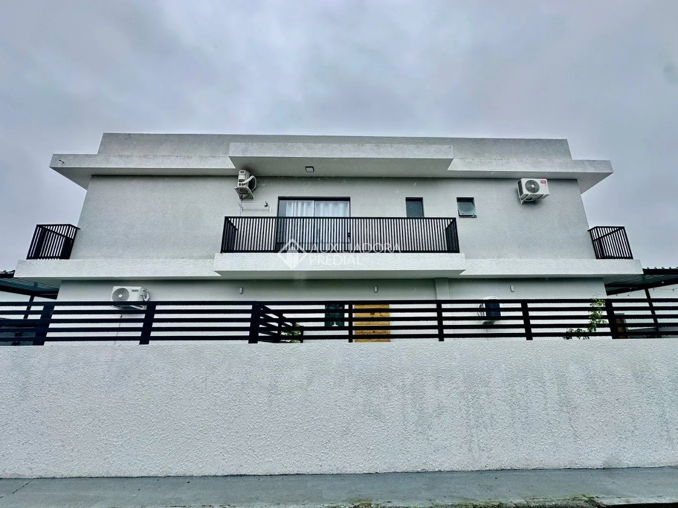 Apartment on the 1st floor with a grill on the balcony — photo 25