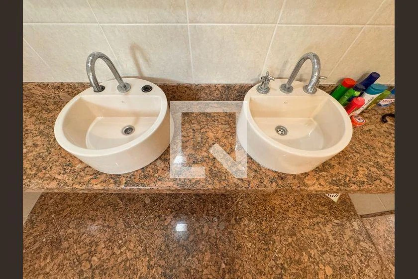 4 quartos e banheira: apartamento de 233 m² — photo 4
