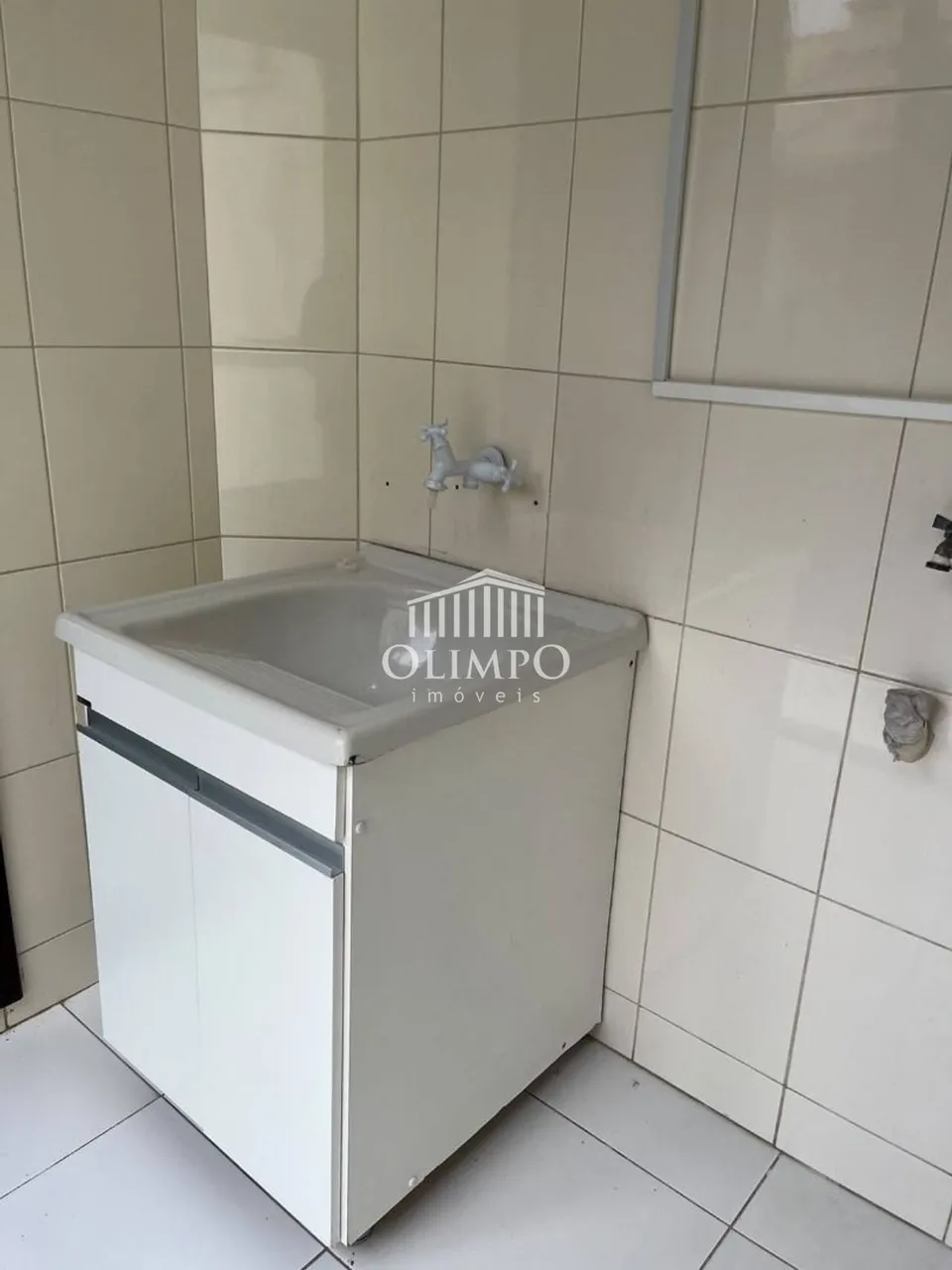 3-bedroom house with a walk-in closet in Curitiba — photo 9