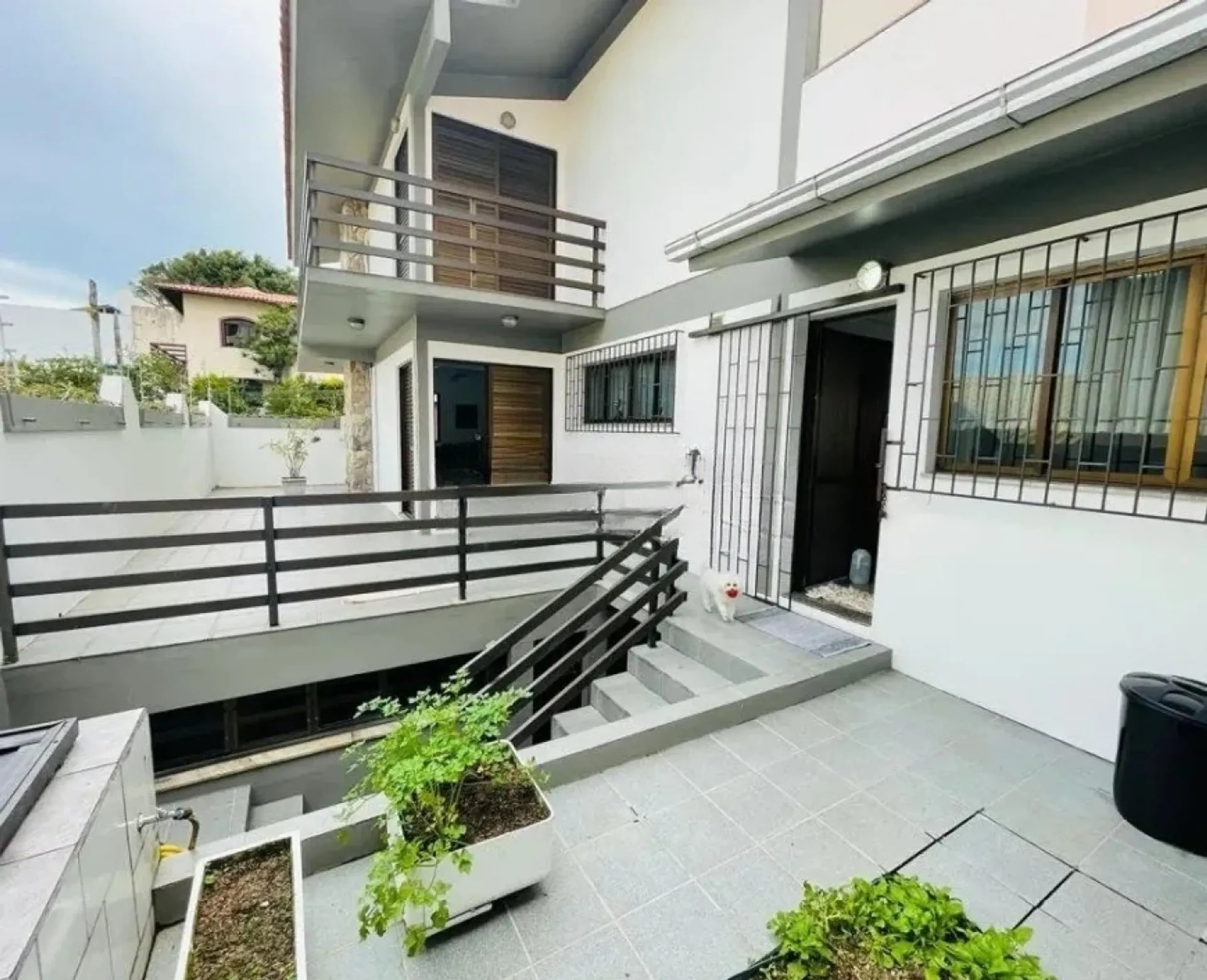 House with 4 bedrooms and a balcony in 516 m² — photo 5