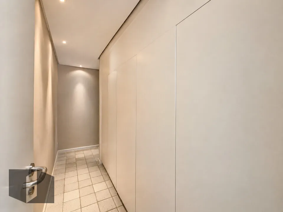 Apartment with air conditioning and 4 bedrooms — photo 12
