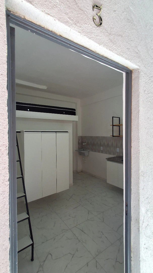 Studio-style kitnet with 1 bedroom and 1 bath