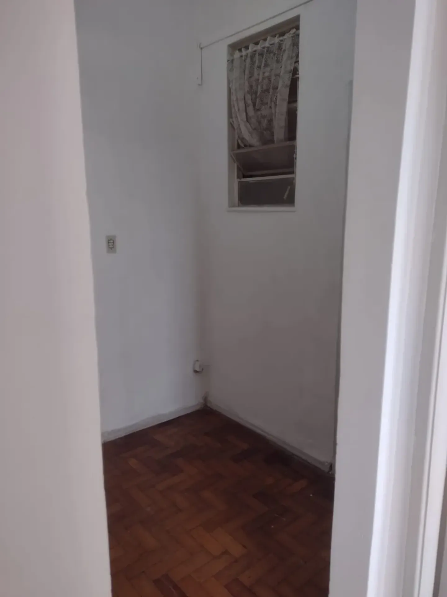 Apartment on the 1st floor with wood or laminate floors — photo 23