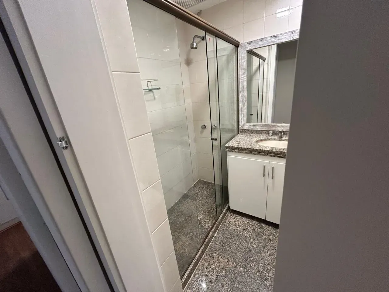 Apartment for rent with 4 bedrooms and 4 bathrooms — photo 17