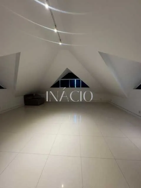 Jacuzzi in a 4-bedroom house, 300 m² — photo 10