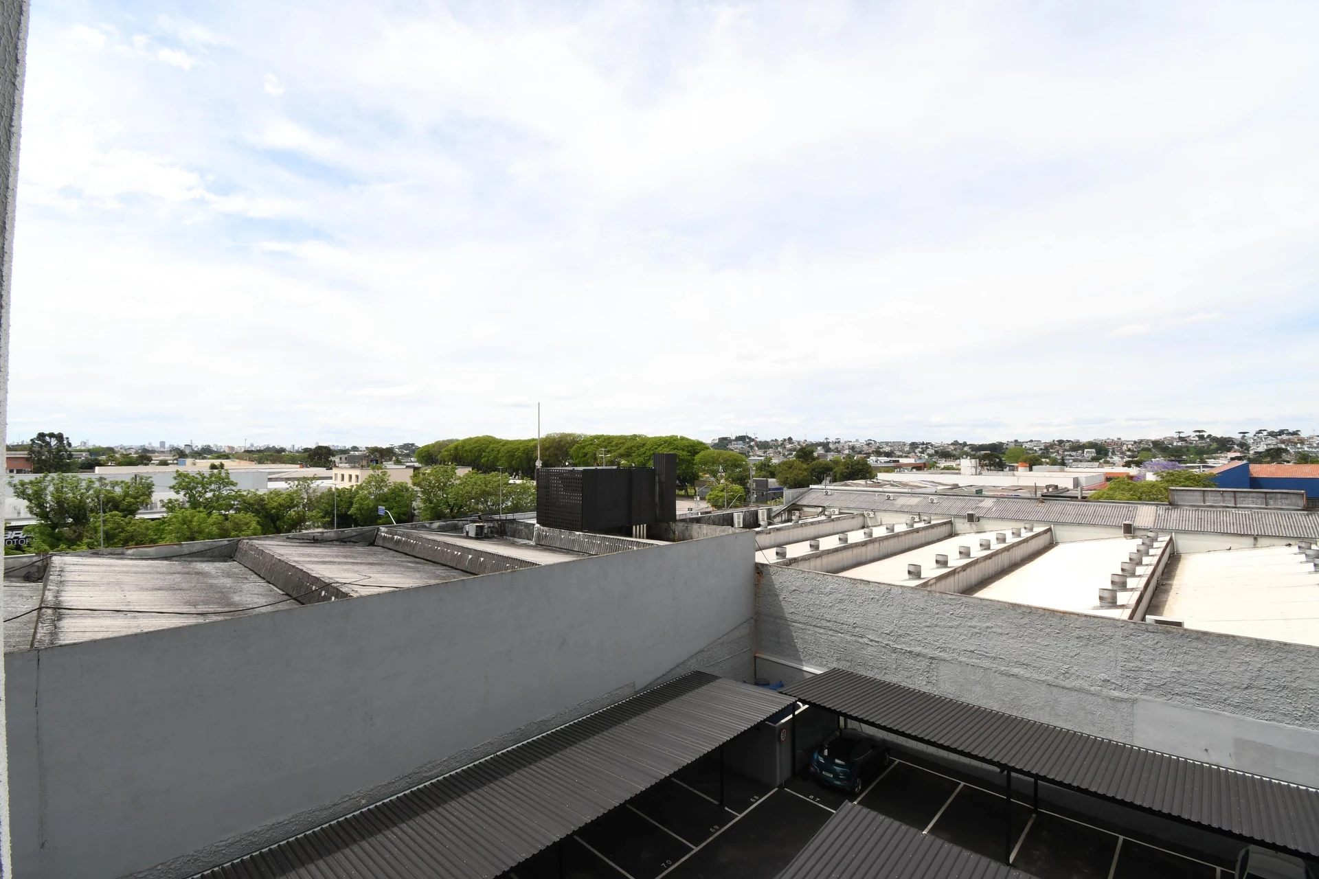 2-bedroom apartment with wood or laminate floors in Curitiba — photo 31