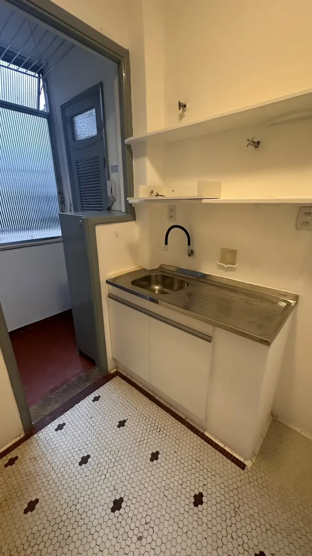 Departamento de 1 dormitorio con piso de madera o laminado — photo 26