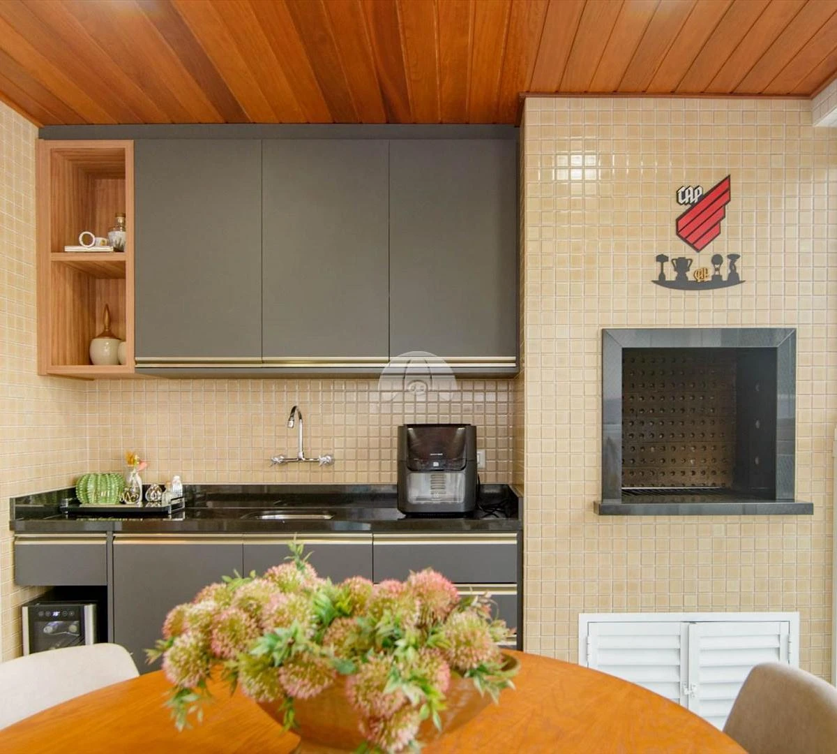Furnished 3 en-suite apartment with open-plan kitchen — photo 3