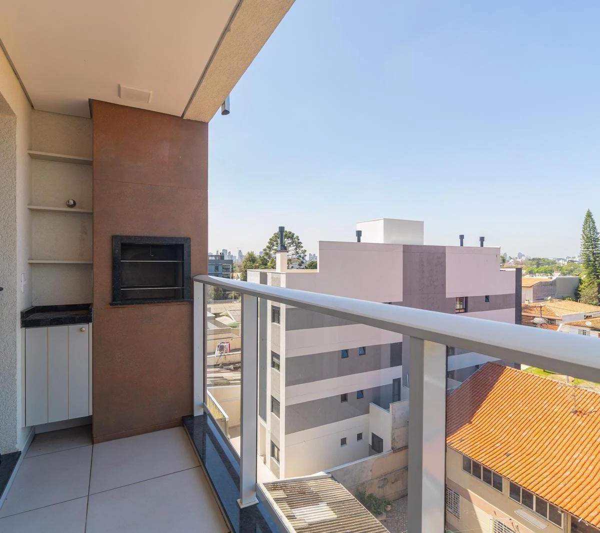2-bedroom apartment in a building with a gym — photo 25