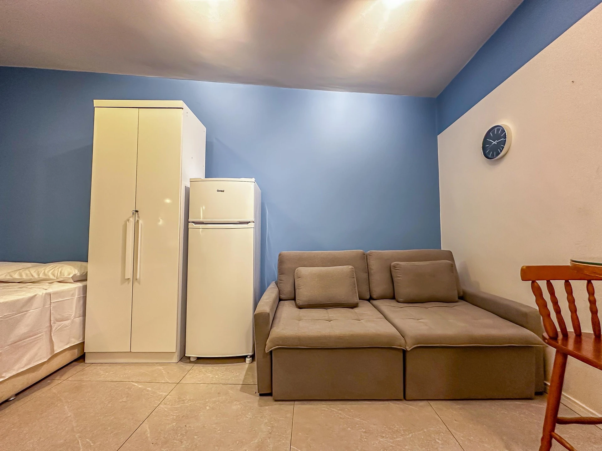 Furnished studio with glass shower and 1 bedroom — photo 12